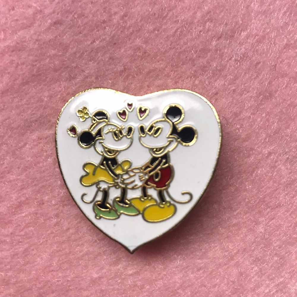 Vintage Disney Mickey & Minnie Mouse Heart Shaped Pin/Brooch - 1”